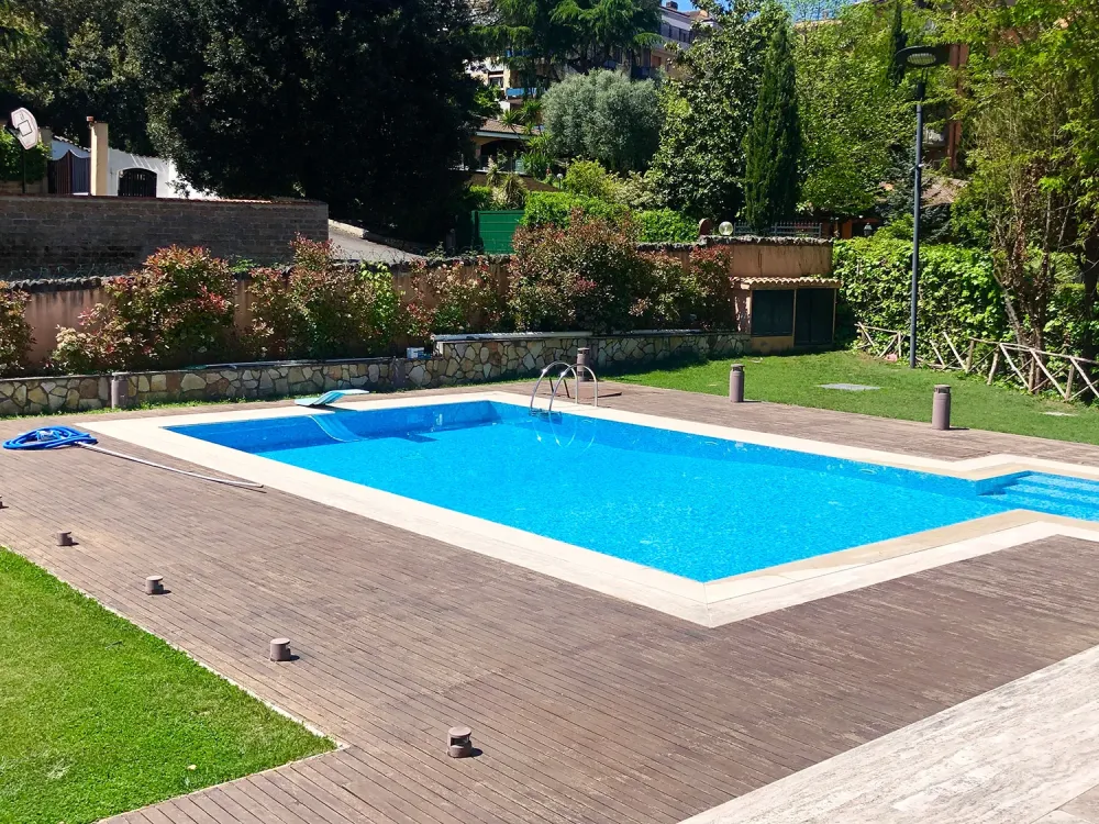 construction de piscine en bétonwebp