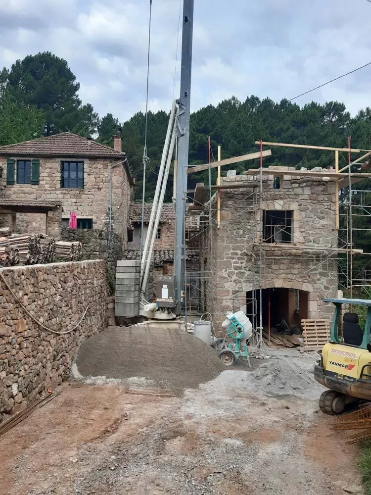 Aristide De Sousa BTP spécialiste des travaux de maconnerie, couverture et terrassement (4)webp